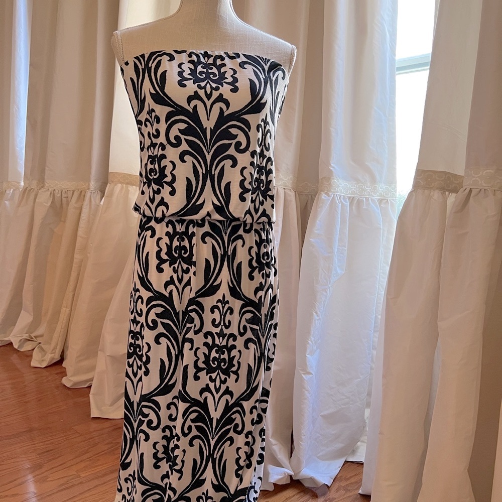 Fashionomics strapless woman’s maxi dress size small.